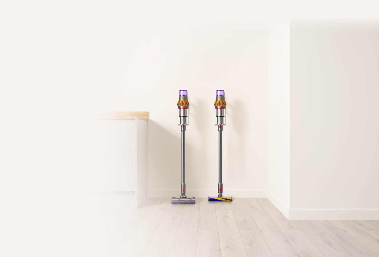 Twee draadloze Dyson V15 Detect stofzuigers